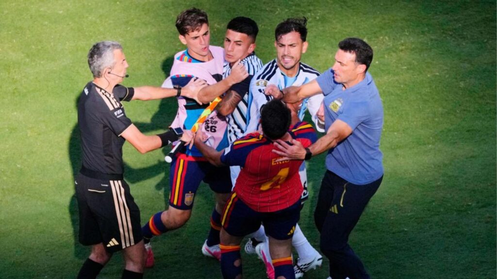Agresión de Leandro Paredes a Eric García